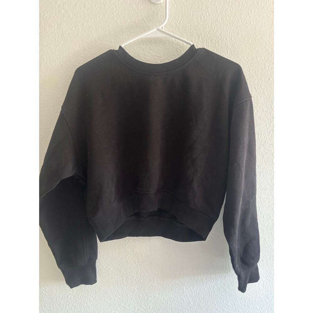 Bozzolo black cropped medium sweater. C2